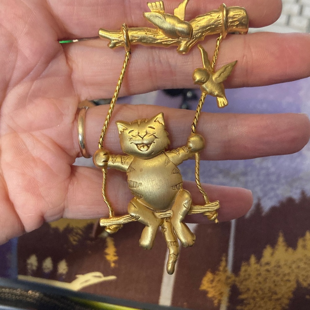 Vintage JJ Gold Cat Swing Brooch with birds